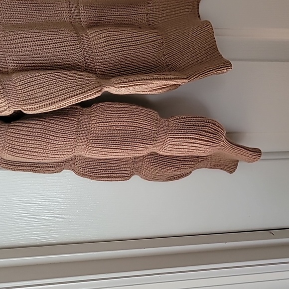 Woman tan puff sleeved sweater size small - Picture 3 of 4